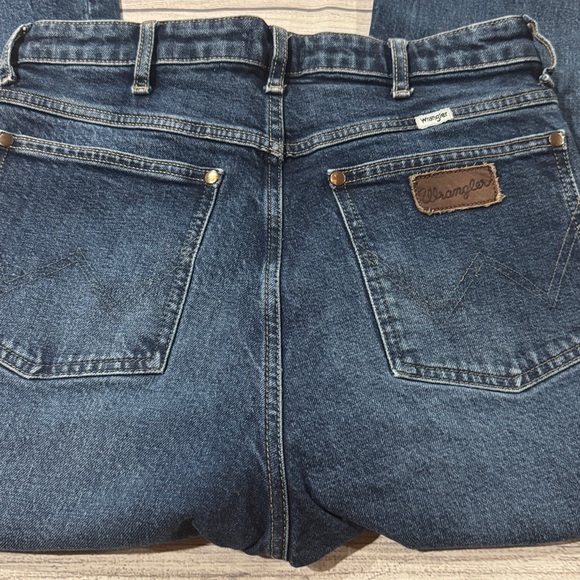 Wrangler Women's WESTWARD High Rise Boot Cut Jeans in Dark Blue Size 30x34 - Picture 3 of 7